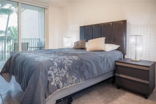 Turnberry Village South Tower, 19900 E Country Club Dr #318, Aventura, Florida 33180, image 2