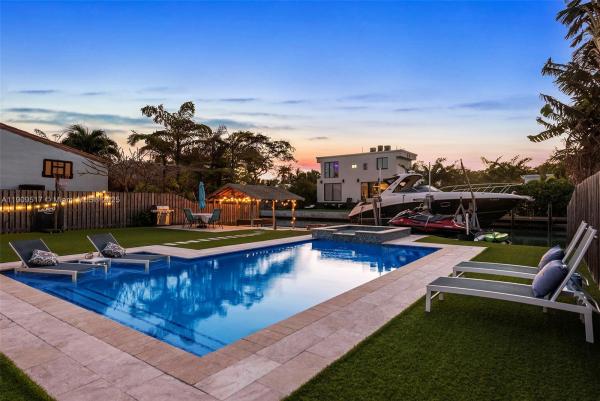 Biscayne Point, 7940 Hawthorne Ave, Miami Beach, Florida 33141, image 1