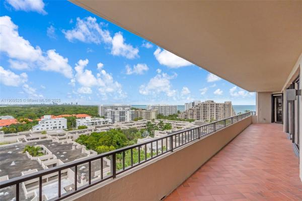 The EmeraldBay At Key Colony, 151 Crandon Blvd #1226, Key Biscayne, Florida 33149, image 2