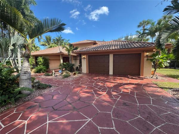 Golf Tam Village, 2720 Oak Tree Ln, Oakland Park, Florida 33309, image 1