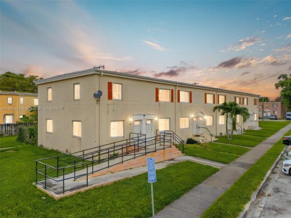 427 NW 84th Ter #427, Unincorporated Dade County, Florida 33150, image 1