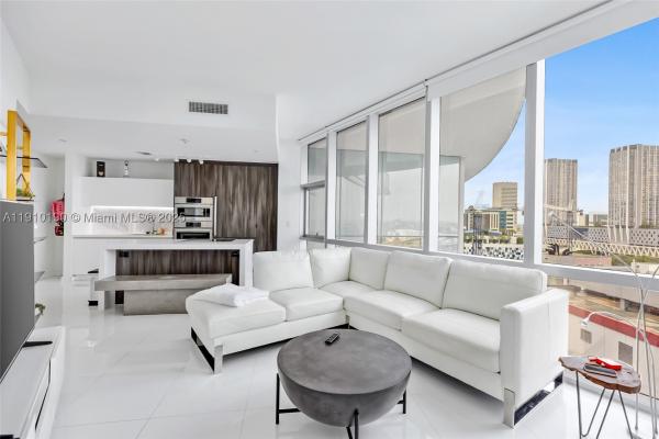 Paramount Miami Worldcenter, 851 NE 1st Ave #1202, Miami, Florida 33132, image 3
