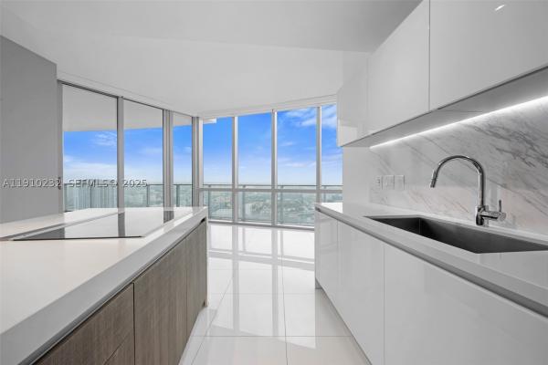 Paramount Miami Worldcenter, 851 NE 1st Ave #4204, Miami, Florida 33132, image 3