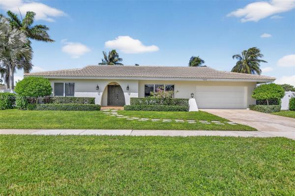 The Fairways, 5660 Golfway Dr, Boca Raton, Florida 33433, image 2