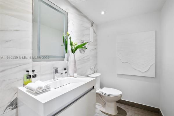 Hamptons West, 20281 E Country Club Dr #808, Aventura, Florida 33180, image 2