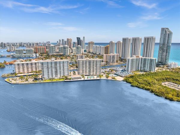 Arlen House Central, 300 Bayview Dr #902, Sunny Isles Beach, Florida 33160, image 2