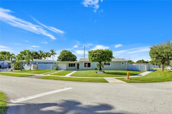 South Coral Homes, 9851 Jamaica Dr, Cutler Bay, Florida 33189, image 3