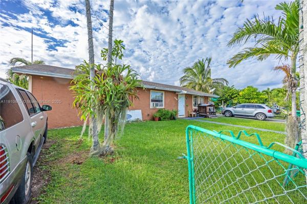 Palmland Homes South, 30300 SW 149th Ave, Leisure City, Florida 33033, image 2