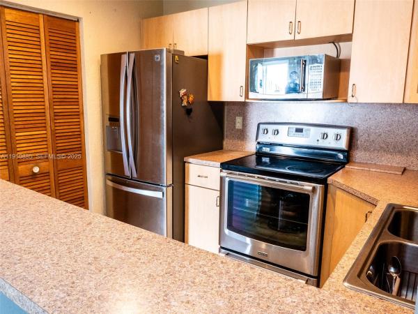 Playa Lago, 13241 SW 17th Ln #23-4, Tamiami, Florida 33175, image 3