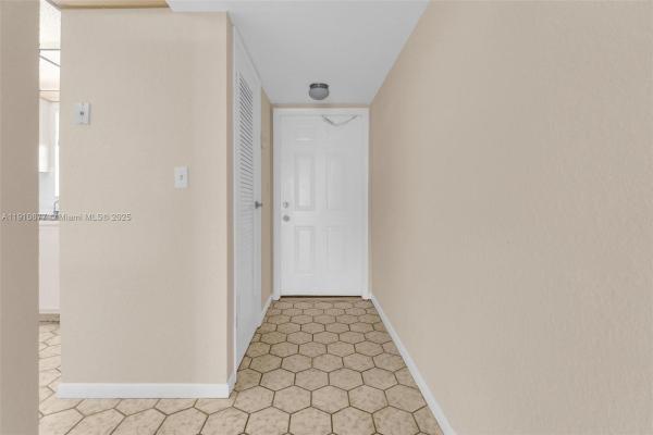 Rolling Hills Golf And Tennis Club, 3100 W Rolling Hills Cir #707, Davie, Florida 33328, image 2