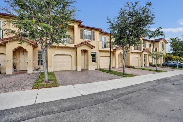 Tuscany Village, 12931 SW 134th Ter, Three Lakes, Florida 33186, image 3