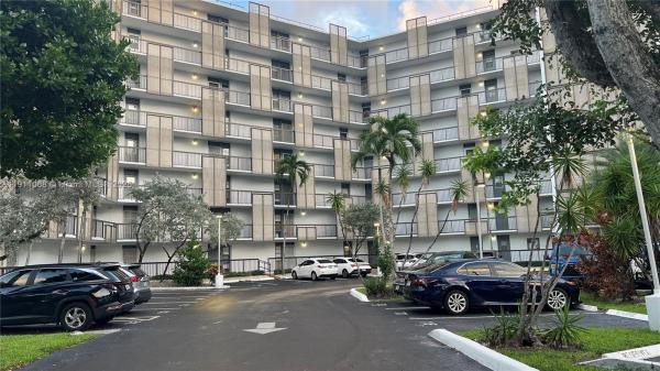 Biscaya, 20500 W Country Club Dr #117, Aventura, Florida 33180, image 1