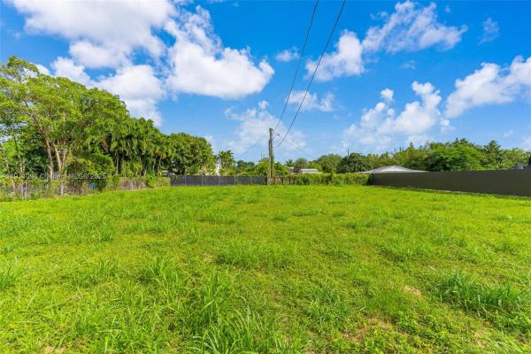 231xx 0825, Miami, Florida 33170, image 1