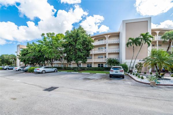 Lucaya Village, 2101 Lucaya Bnd #C1, Coconut Creek, Florida 33066, image 1