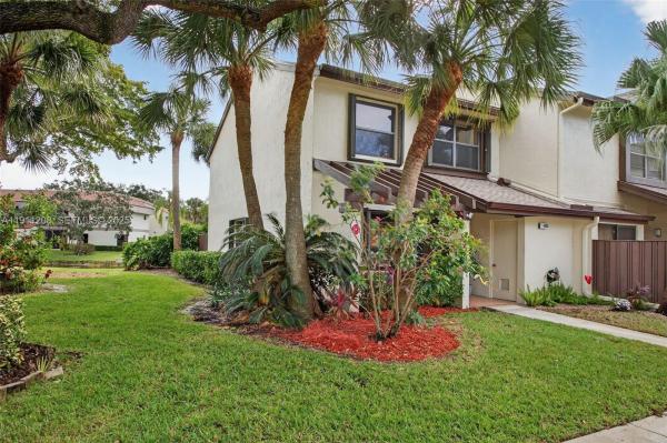 Baywood Village 3, 4588 Carambola Cir S #27219, Coconut Creek, Florida 33066, image 1
