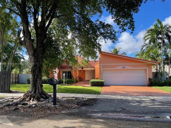 Rustic Lakes, 14604 SW 60th Ter, Kendale Lakes, Florida 33183, image 2