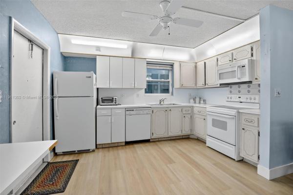 1354 N 12th Ct #11B, Hollywood, Florida 33019, image 3