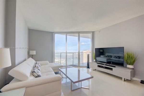 One Miami West, 325 S Biscayne Blvd #3916, Miami, Florida 33131, image 1