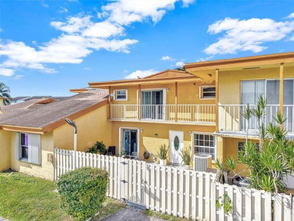 Centre Court, 8330 SW 154th Ave #39, Kendall West, Florida 33193, image 2