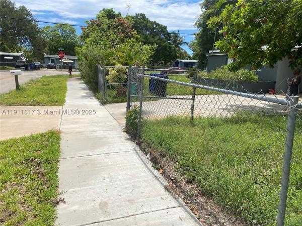 Lauderdale Manor, 1500 NW 11th Ct, Fort Lauderdale, Florida 33311, image 1