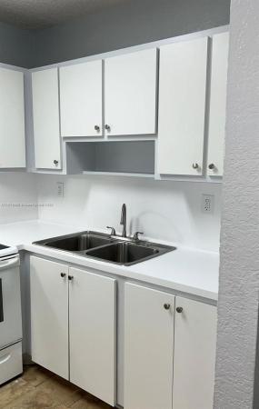 Bella Venezia, 575 W 69th St #208, Hialeah, Florida 33014, image 2