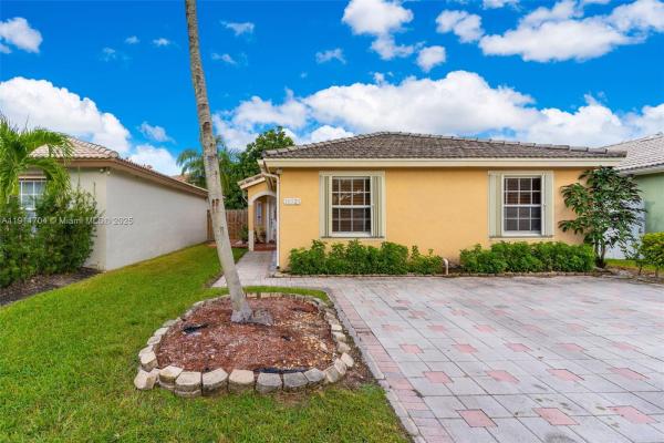 Belmont At The Hammocks, 10523 SW 161st Pl, The Hammocks, Florida 33196, image 3