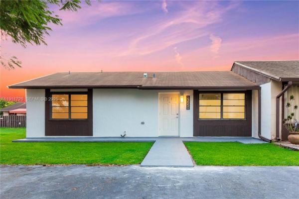 San Sebastian Townhouses, 13550 SW 47th Ln, Kendale Lakes, Florida 33175, image 3