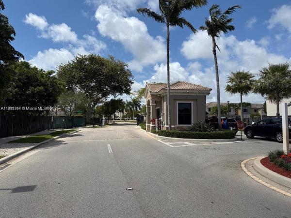 424 NE 194th Ter, Miami, Florida 33179, image 1