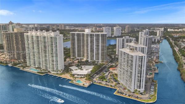 Hamptons West, 20281 E Country Club Dr #1704, Aventura, Florida 33180, image 3