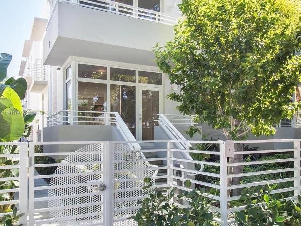 D Gems, 619 Meridian Ave #4, Miami Beach, Florida 33139, image 1