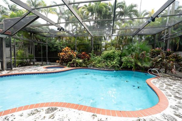 Tropical Isle Homes, 220 Buttonwood Dr, Key Biscayne, Florida 33149, image 1