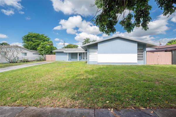 Bel Aire, 9905 SW 196th St, Cutler Bay, Florida 33157, image 2