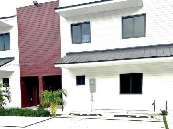 Alphaville, 936 NW 10th St #3, Florida City, Florida 33034, image 1