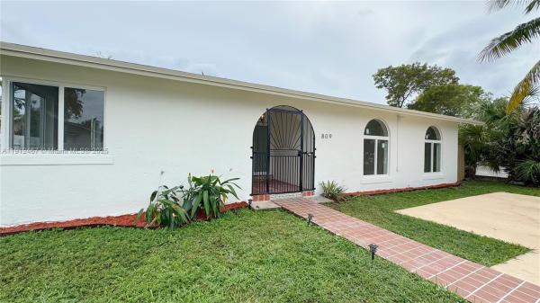 Golden Heights, 809 SW 10th St, Hallandale Beach, Florida 33009, image 1