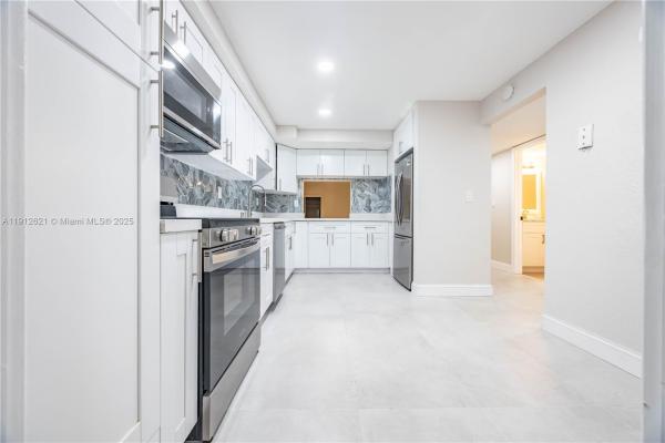 Courts Of Inverrary, 6563 Racquet Club Dr #124, Lauderhill, Florida 33319, image 1