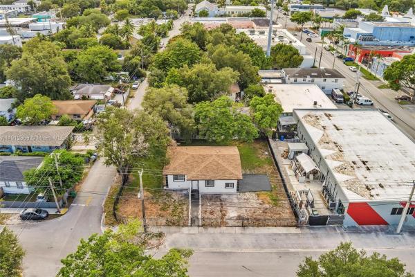 Pierces Lemon City, 5850 NE 3rd Ave, Miami, Florida 33137, image 1