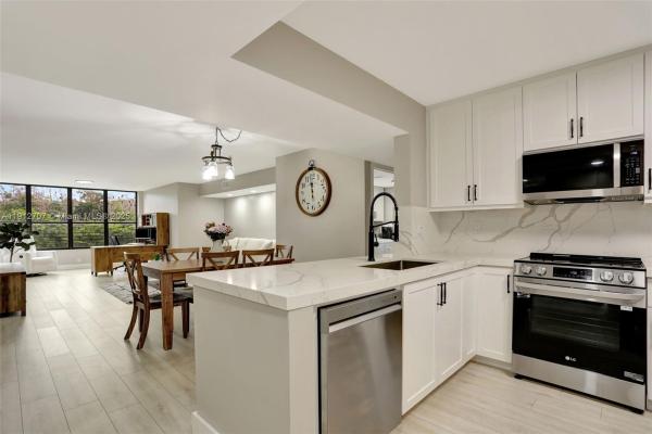 Applewood Village 1, 2660 Carambola Cir N #305, Coconut Creek, Florida 33066, image 1