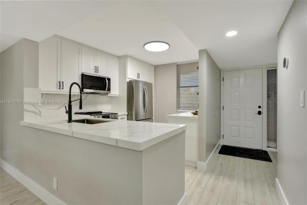 Applewood Village 1, 2660 N Carambola Cir N #305, Coconut Creek, Florida 33066, image 2