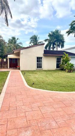 Homes Of Versailles, 158 Sw 96th Ct #A, Fountainebleau, Florida 33174, image 3