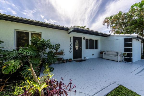 South New River Isles, 1328 Mango Isle, Fort Lauderdale, Florida 33315, image 2