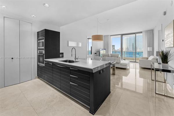 Epic Hotel & Residences, 200 Biscayne Boulevard Way #4510, Miami, Florida 33131, image 2