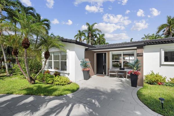 Country Club Homes, 1115 N 13th Ter, Hollywood, Florida 33019, image 1