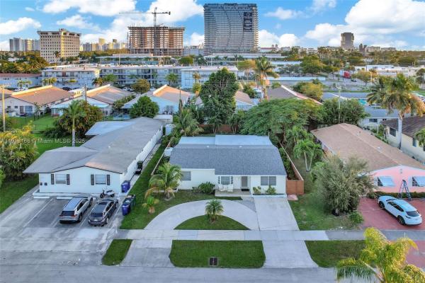 Anderson Villas, 1012 NE 2nd St, Hallandale Beach, Florida 33009, image 2