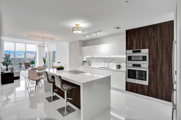 Paramount Miami Worldcenter, 851 NE 1st Ave #1801, Miami, Florida 33132, image 1