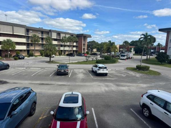 Lauderdale Oaks, 3001 NW 46th Ave #207, Lauderdale Lakes, Florida 33313, image 2