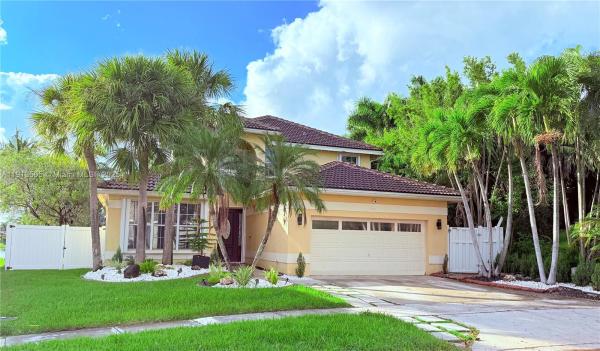 Chapel Lake Estates, 1140 NW 184th Pl, Pembroke Pines, Florida 33029, image 1