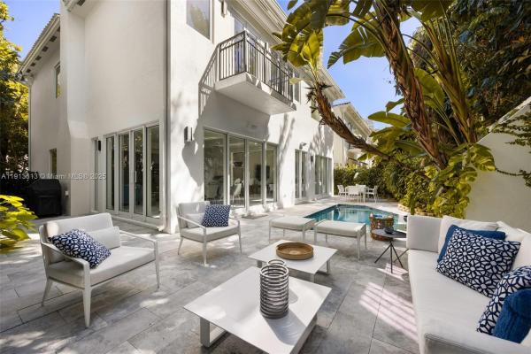 Villas De Vizcaya, 2760 Brickell Ct, Miami, Florida 33129, image 2