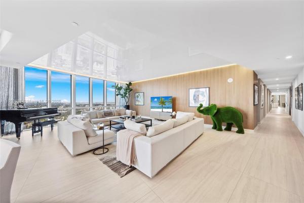 Paramount Miami Worldcenter, 851 NE 1st Ave #5312, Miami, Florida 33132, image 1