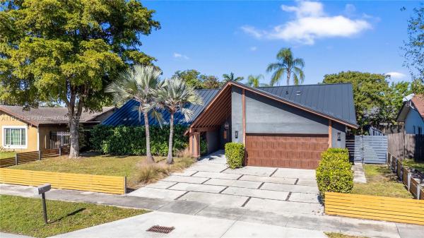 841 NE 205th St, Miami, Florida 33179, image 1