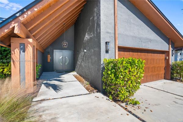 Sky Lake Homes, 841 NE 205th St, Ives Estates, Florida 33179, image 3